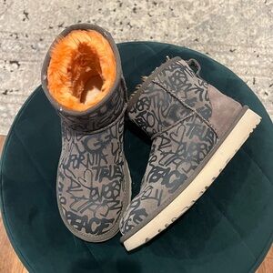 UGG
